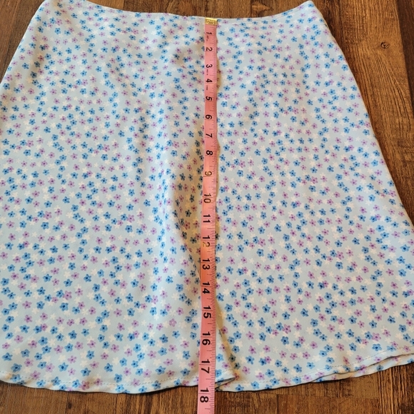 Vintage 90s N.O.E Light Blue Dainty Floral Flowy Skirt - Picture 8 of 8